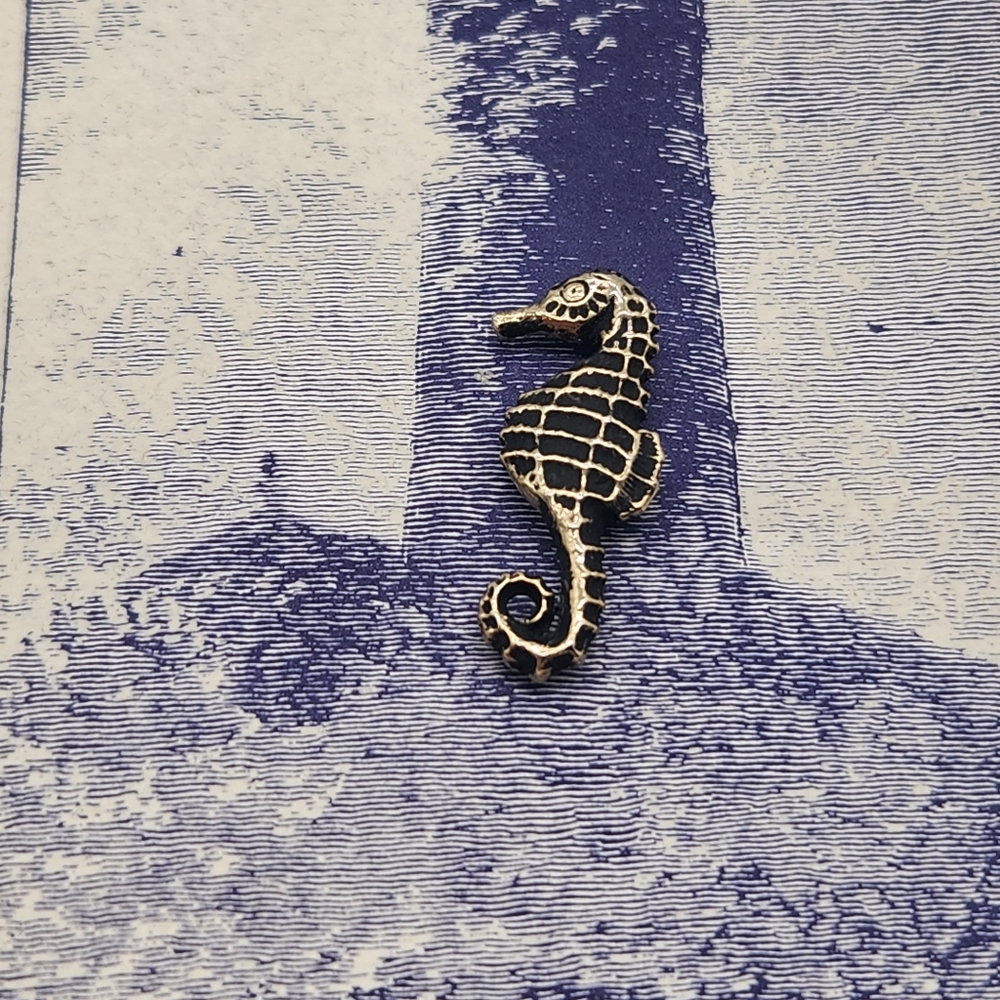 Harbour Lights Seahorse 14 Karat Gold Plated Lapel Pin, Never Been Used